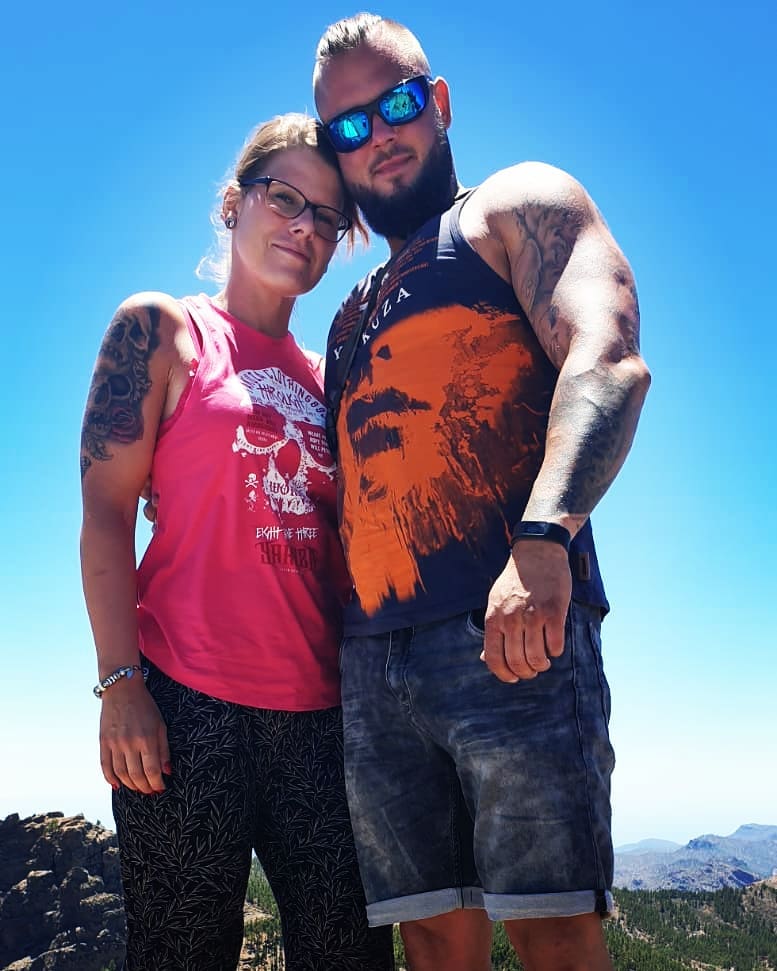 Bjoern (GermanBear) mit seiner Frau Daria in den Bergen